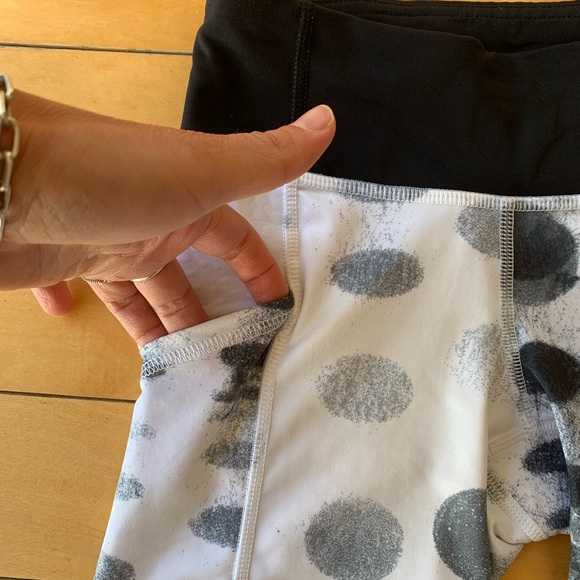 EUC 🍋 Lululemon Run: Dart and Dash Short - Picture 4 of 7